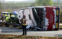 Hình ảnh hiện trường vụ tai nạn xe bus kinh hoàng tại Tây Ban Nha