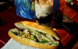 Quán bánh mì không tên, xếp hàng mới mua được ở Vũng Tàu