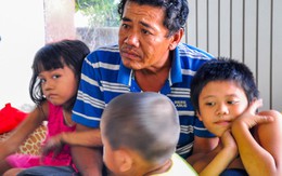 Mẹ bỏ đi, người cha đơn thân nuôi 3 con nhỏ sống lay lắt ở vỉa hè Sài Gòn