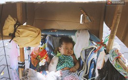 Bé gái 3 tháng tuổi nằm nôi theo bà ngoại rong ruổi khắp nơi bán vé số