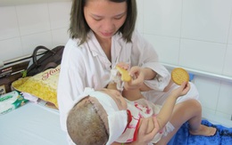 Bé gái 2 tuổi ở Hà Nội gặp đại hạn vì một cú lùi xe bất cẩn