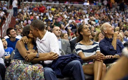 10 cái ôm vợ nồng nàn nhất của ông Obama trước đám đông