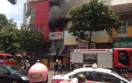 Hà Nội: Nhà 4 tầng bốc cháy dữ dội giữa trưa