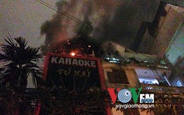 Cháy quán Karaoke 5 tầng trên đường Đê La Thành