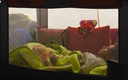 Xót xa cảnh em bé Syria nằm thoi thóp chờ chết