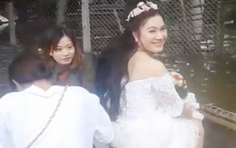 Chú rể "đưa nàng về dinh" bằng thúng giữa biển nước đầy lạc quan