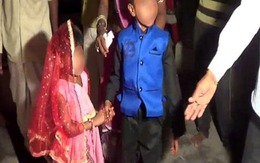 Cô dâu nhỏ tuổi khóc nức nở trong đám cưới trẻ con ở Ấn Độ