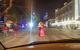 Cô dâu chú rể liều chết chụp ảnh cưới để đời