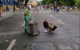 Hành động cúi xuống của cô gái trẻ khiến ai cũng phải ngước nhìn