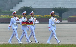 Hà Nội treo cờ rủ ngày quốc tang tưởng nhớ Fidel Castro