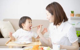 Mẹ cần làm gì khi trẻ gần 3 tuổi không ăn được cơm