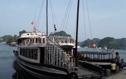 “Ăn mắng” trên du thuyền Vịnh Hạ Long