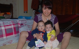 Vui Tết cùng cặp song sinh nhẹ cân nhất Việt Nam