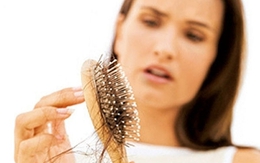 Rụng tóc có phải là triệu chứng của ung thư?