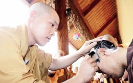 Nhà Phật nói gì về việc xuống tóc báo hiếu?