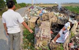 Hải Dương: Hàng chục chiếc quan tài bị bỏ ven đường