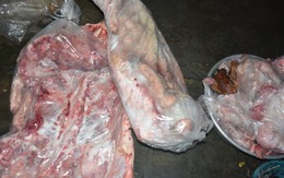 Lò mổ mua heo bệnh về quay rồi bán cho tiệm bánh mì