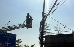 Thanh niên trèo cột điện la hét, đòi tự tử ở Sài Gòn