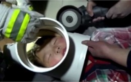 Giải cứu cậu bé 5 tuổi nghịch dại bị kẹt đầu trong ống dẫn nước
