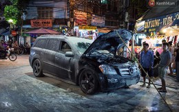 Hà Nội: Ô tô Mercedes bốc cháy ở phố Đồng Xuân