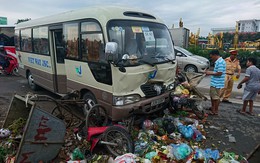 Hà Nội: Xe khách “nghiền nát” 3 xe máy, 2 xe rác