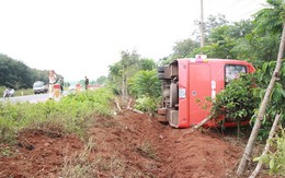 Hai xe khách tông nhau, 15 người bị thương