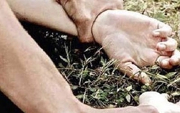 Cô gái say rượu bị hai thanh niên hãm hại
