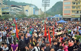 Hàng nghìn du khách về dự ngày hội Cát Bà Xanh