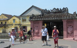 HDV du lịch dẫn khách đi “chui” ở phố cổ Hội An
