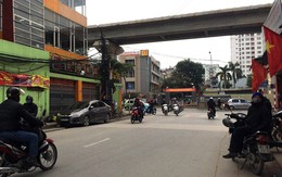Truy lùng kẻ cầm dao đâm cảnh sát, khống chế người đi đường