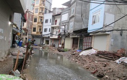 Hà Nội: Hãi hùng con đường khi nắng mùi nồng nặc, mưa biến thành sông