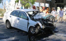 “Xế hộp” Toyota Altis nát bét sau cú tông mạnh với xe du lịch