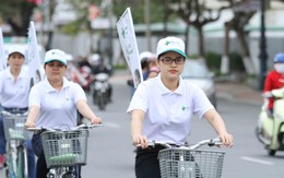 Đạp xe gần 10km mừng Ngày Thầy thuốc Việt Nam