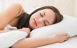 Vì sao nằm ngủ nghiêng bên trái tốt hơn