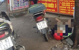 Người đàn ông đang dò vé số bỗng ôm ngực... tử vong