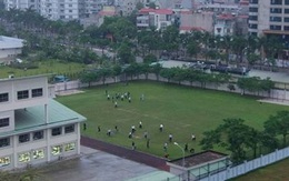 Hà Nội: Phụ huynh trường quốc tế đội rét nhặt rác lúc sáng sớm