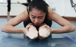 Nữ sinh ép cân, chịu đau đớn để theo nghề múa