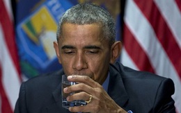 Obama uống nước ở thành phố ô nhiễm để trấn an dân