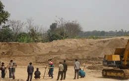 Bãi cát trái phép bị cấm ngay khi chủ tịch huyện kiểm tra