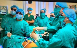 Lần đầu tiên xem “người mở đường” phẫu thuật nội soi 3D ung thư đại trực tràng