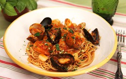 Làm mì spaghetti hải sản nhanh chóng trong 30 phút