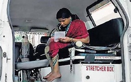 Sản phụ lao tới phòng thi sau khi sinh con một tiếng rưỡi