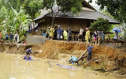 2 người chết do sạt lở bãi vàng ở Lào Cai