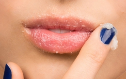 6 cách đơn giản giúp trị thâm môi