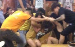Hai cô gái "đại chiến" dữ dội tại quán mì cay ở Hà Nội