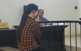 Người mẹ giết con trai 11 tuổi khóc nức nở tại tòa