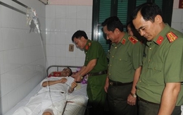Trúng 2 viên đạn, trung úy công an vẫn quật ngã kẻ buôn ma tuý