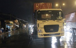 Đau lòng cảnh mẹ chứng kiến con trai 11 tuổi bị container cán tử vong ngay trước cửa nhà