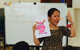 Cô gái Việt Nam dạy tiếng Anh cho học sinh Trung Quốc