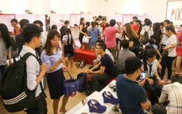 Tiệm giày, công ty địa ốc tung chiêu quảng cáo 'lạ' hút khách ngày 20/10